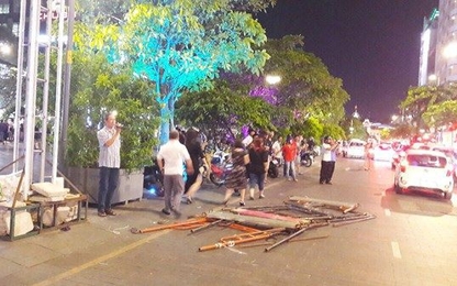 Sập giàn giáo ở phố đi bộ Nguyễn Huệ, nam công nhân bị thương nặng