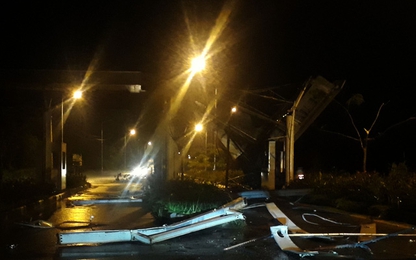 Xe tải tông sập trạm thu phí sân bay Phú Quốc