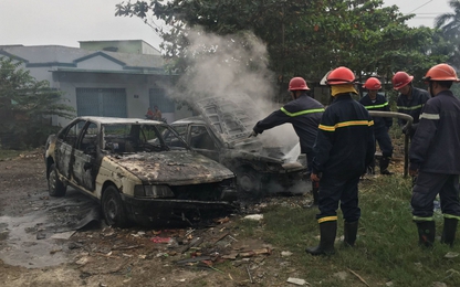 Một người đốt rác, hai chiếc ô tô bị thiêu rụi vì lửa cháy lan