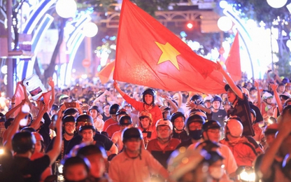 Người dân cả nước tỏa ra đường ăn mừng chiến thắng U23 Việt Nam