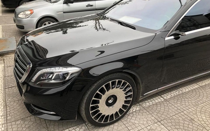 Xe sang Mercedes-Maybach bị vặt trộm đôi gương trị giá hàng trăm triệu đồng
