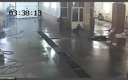 Clip: Nhân viên rửa xe bị đánh chết vì làm việc chậm