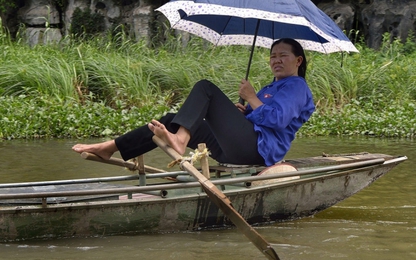 Báo nước ngoài ca ngợi kỹ nghệ chèo thuyền bằng chân ở Việt Nam