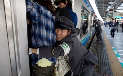 Nghề Oshiya ở Nhật Bản: Ngày làm 90 phút, công việc chỉ là "nhồi" khách