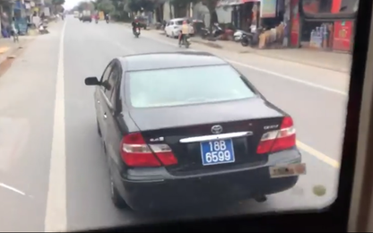 Lái xe Ban tổ chức Tỉnh ủy Nam Định bị phạt vì chèn xe khách