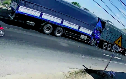 Húc mạnh vào đuôi container đang dừng bên đường, tài xế xe tải tử vong