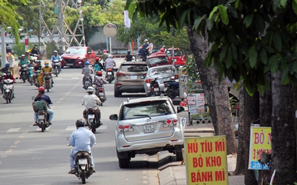 Phó ban ATGT TP HCM: 'Vỉa hè bị chiếm có thể do bảo kê'