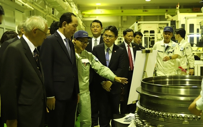Chủ tịch nước thăm nhà máy sản xuất động cơ xe đua của Nhật