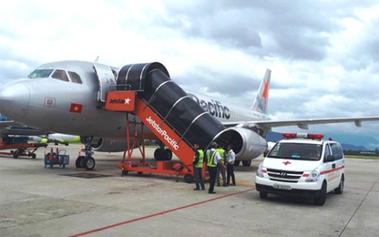 Máy bay đi Đà Lạt hạ cánh khẩn cấp để cứu hành khách ngất xỉu