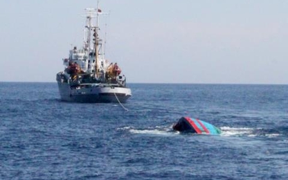5 ngư dân bị tàu lạ đâm đã được cứu