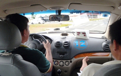 Phát hiện giáo viên dạy lái xe dùng bằng lái giả