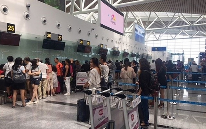Hành khách bị cấm bay vì ném điện thoại vào mặt nhân viên hàng không