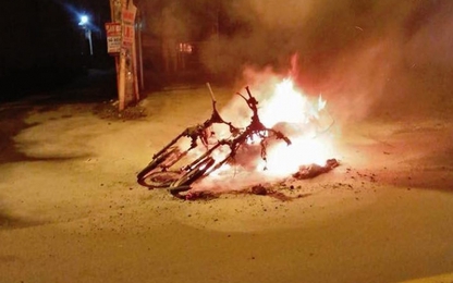 “Tín đồ” bóng đá đốt cháy rụi 2 xe máy sau khi C.Ronaldo ghi bàn