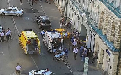Taxi lao vào đám đông CĐV World Cup, 8 người bị thương