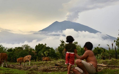 Bali đóng cửa sân bay quốc tế vì phun trào núi lửa
