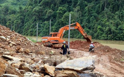Nỗ lực thông đường sau mưa lũ ở huyện biên giới Mường Tè, Lai Châu