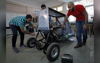 Chán xăng, nhóm sinh viên Ai Cập tự thiết kế xe chạy bằng không khí