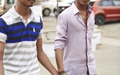 Nắm tay nhau khi ra đường: Văn hóa kỳ lạ giữa đàn ông Ấn Độ