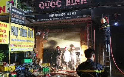 Cháy cửa hàng, đường huyết mạch qua Sài Gòn kẹt cứng