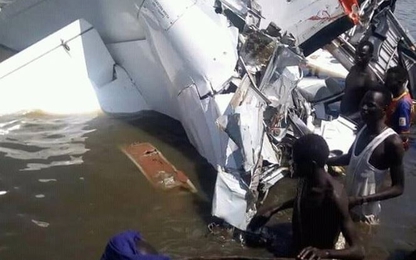 Máy bay lao xuống hồ, 21 người thiệt mạng