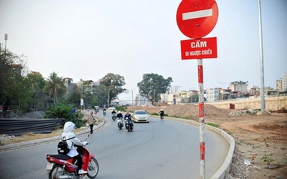 Đi xe máy vào đường cấm có bị tước giấy phép lái xe?