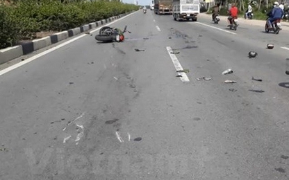Điện Biên: Xe máy đâm vào ôtô người chiều, 4 người thương vong