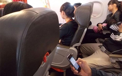 Siết chặt việc sử dụng điện thoại trên máy bay