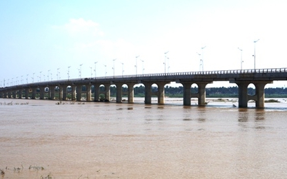 Cầu gần 650 tỷ đồng qua sông Trà Khúc sắp hoàn thành