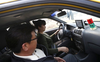 Dân Trung Quốc đổ xô đến đảo Jeju chỉ để... thi bằng lái xe