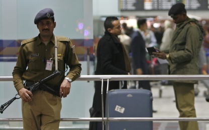 Nhân viên an ninh sân bay Ấn Độ không được niềm nở với khách