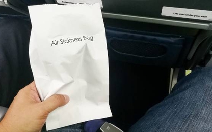 Lấy túi nôn trên máy bay cũng là ăn cắp?