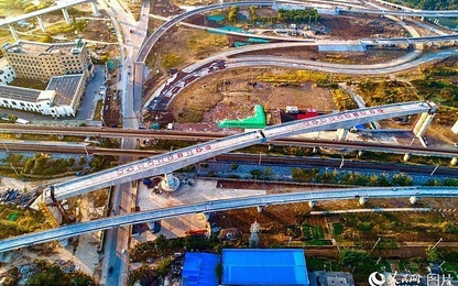 Trung Quốc lắp cầu đường sắt cao tốc trong 73 phút