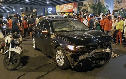 Kinh hoàng nữ tài xế lái BMW tông hàng loạt xe ở TP.HCM