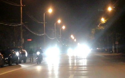 Độ đèn xe siêu sáng - ác mộng giao thông