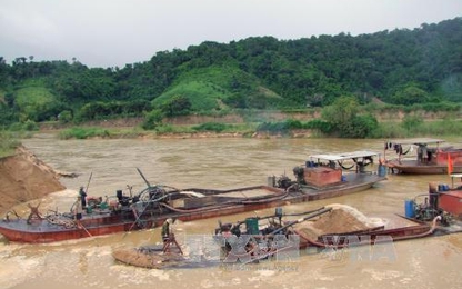 Hà Nội sẽ xử lý nghiêm vi phạm phương tiện thủy trên sông Hồng