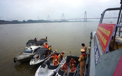 Vi phạm đường thủy phức tạp, Hà Nội tăng cường xử lý trên sông Hồng