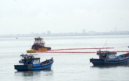 Tàu chở dầu tông gãy trụ cầu cảng tiếp dầu ở Đà Nẵng