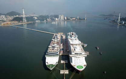 Cảng tàu khách quốc tế Hạ Long lần đầu đón 2 tàu biển cùng lúc