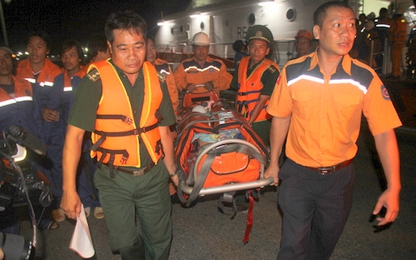 Bốn người nguy kịch do ngạt khí hầm tàu cá ở Vũng Tàu