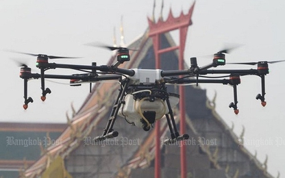 Bangkok lần đầu tiên sử dụng drone phun nước để giảm bụi độc hại PM2.5