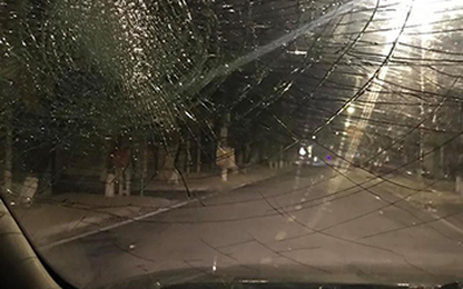 Ôtô bị ném đá vỡ kính trên cao tốc Hà Nội - Hải Phòng