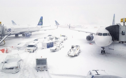 Bão tuyết khiến hơn 1.000 chuyến bay tại Mỹ phải hủy bỏ