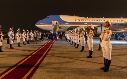 Nhà Trắng đăng ảnh lễ đón Tổng thống Trump tại sân bay Nội Bài