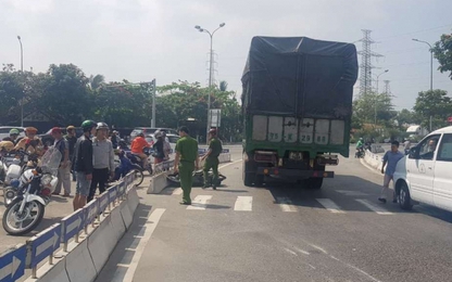 Va chạm với ô tô tải, người phụ nữ điều khiển xe máy tử vong