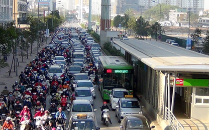 Hà Nội nghiên cứu thí điểm cấm xe máy trên đường Lê Văn Lương
