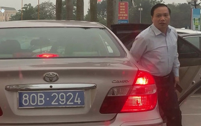 Xe công chở Phó bí thư Ninh Bình có hai biển số xanh
