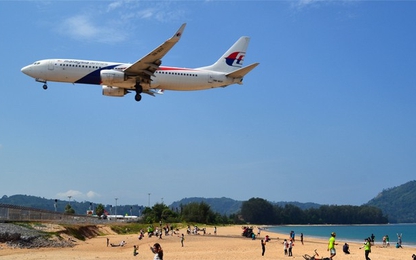 Chụp ảnh bên biển Phuket gây cản trở máy bay có thể bị tử hình?