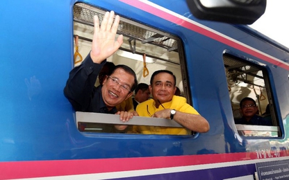 Hai thủ tướng Campuchia và Thái Lan đi xe lửa cùng nhau