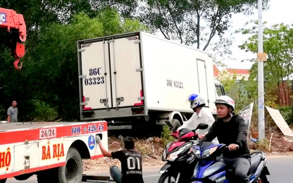 Ôtô tải tông 3 xe máy ở Vũng Tàu, nữ công nhân tử vong