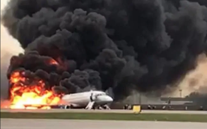 Tai nạn máy bay Sukhoi thương vong cao do hành khách cố lấy hành lý?